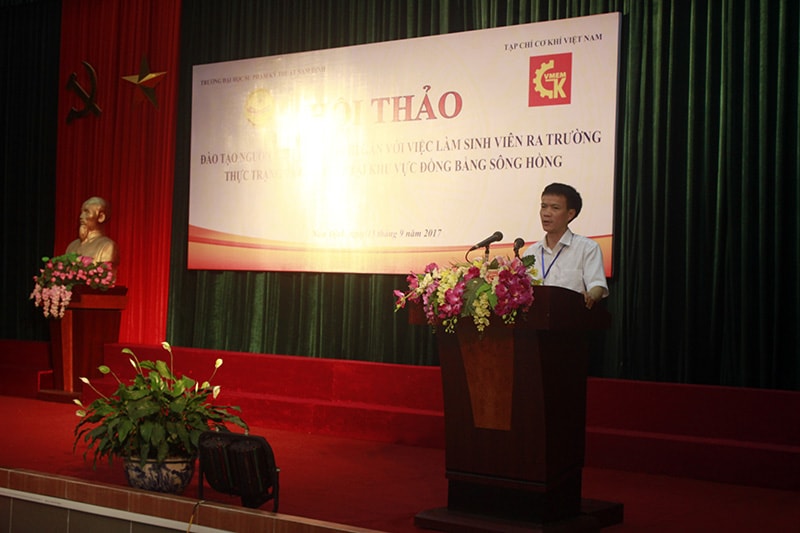 Đ/c Lưu Văn Tuyển - Phó Giám đốc Sở Lao động, Thương binh - Xã hội tỉnh Nam Định phát biểu tại Hội thảo
