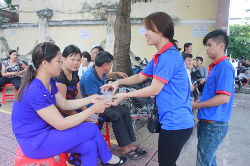 Đoàn thanh niên trường đại học Sư phạm Kỹ thuật Nam Định tiếp sức mùa thi