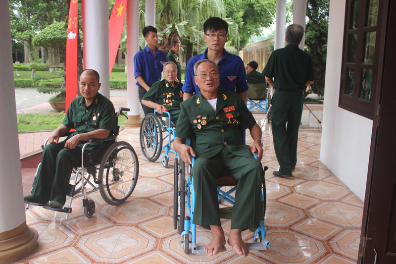Đoàn thanh niên trường đại học Sư phạm Kỹ thuật Nam Định chăm sóc thương, bệnh binh