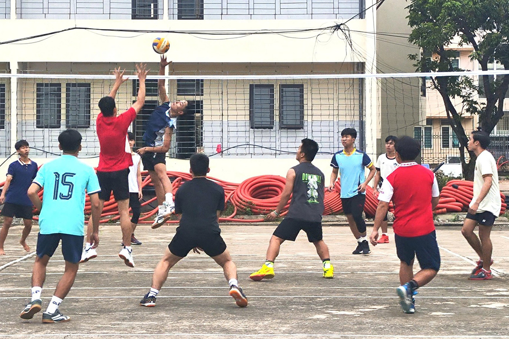 Những pha bóng đầy kịch tính và đẹp mắt trong trận đấu bóng chuyền hơi chiều ngày 06/10