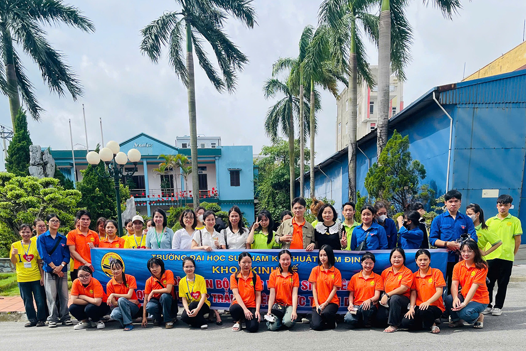 Khoa Kinh tế tham quan, học tập thực tế tại Công ty Cổ phần Dệt may Sơn Nam