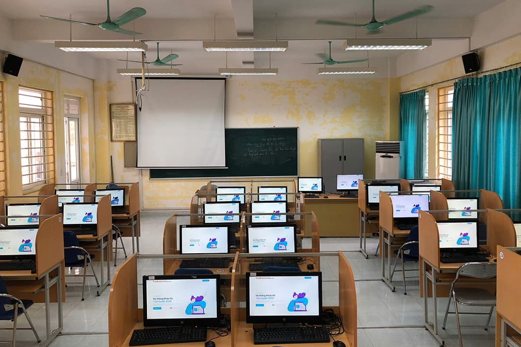 Hệ thống phòng máy tính hiện đại tại tòa nhà A5 được Trung tâm Thực hành chuẩn bị kỹ lưỡng, đảm bảo tiêu chuẩn kỹ thuật khắt khe của kỳ thi
