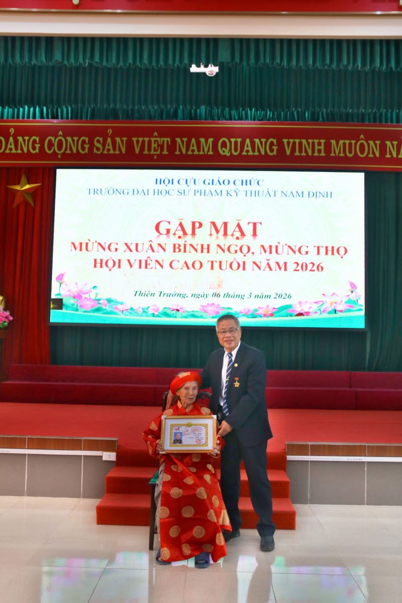 Hội Cựu giáo chức ĐH SPKT Nam Định gặp mặt mừng Xuân, mừng thọ 2026