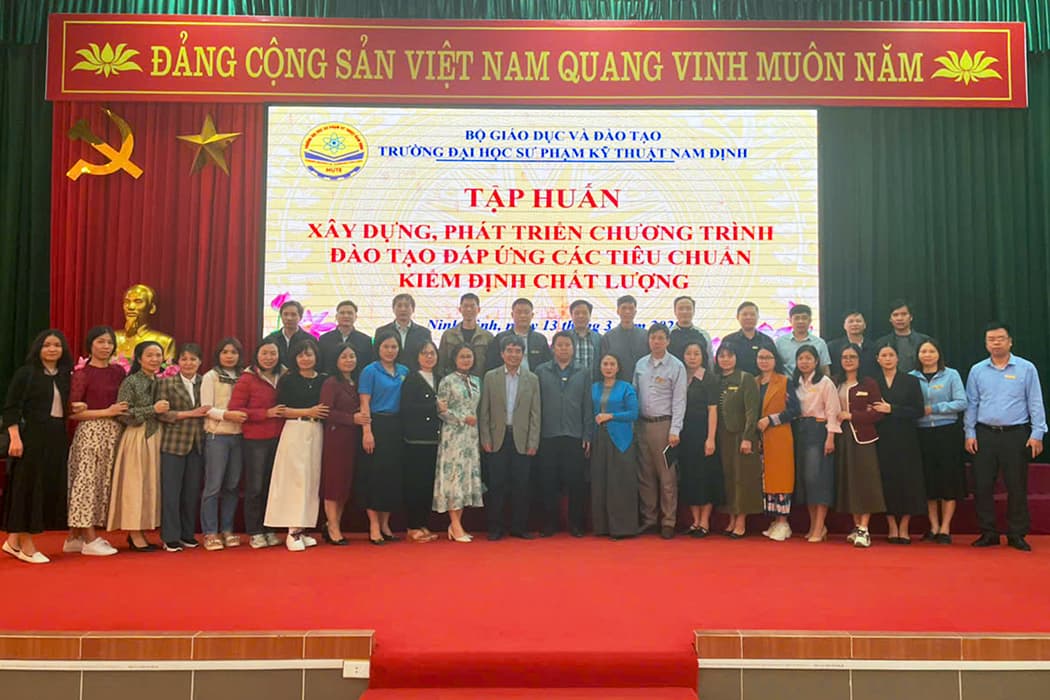 Nâng cao năng lực xây dựng và phát triển chương trình đào tạo đáp ứng chuẩn kiểm định chất lượng mới