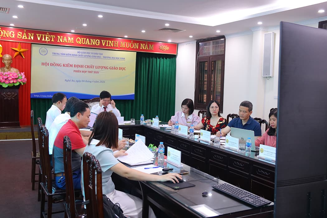Toàn cảnh phiên họp Hội đồng Kiểm định chất lượng giáo dục (hình thức trực tuyến)