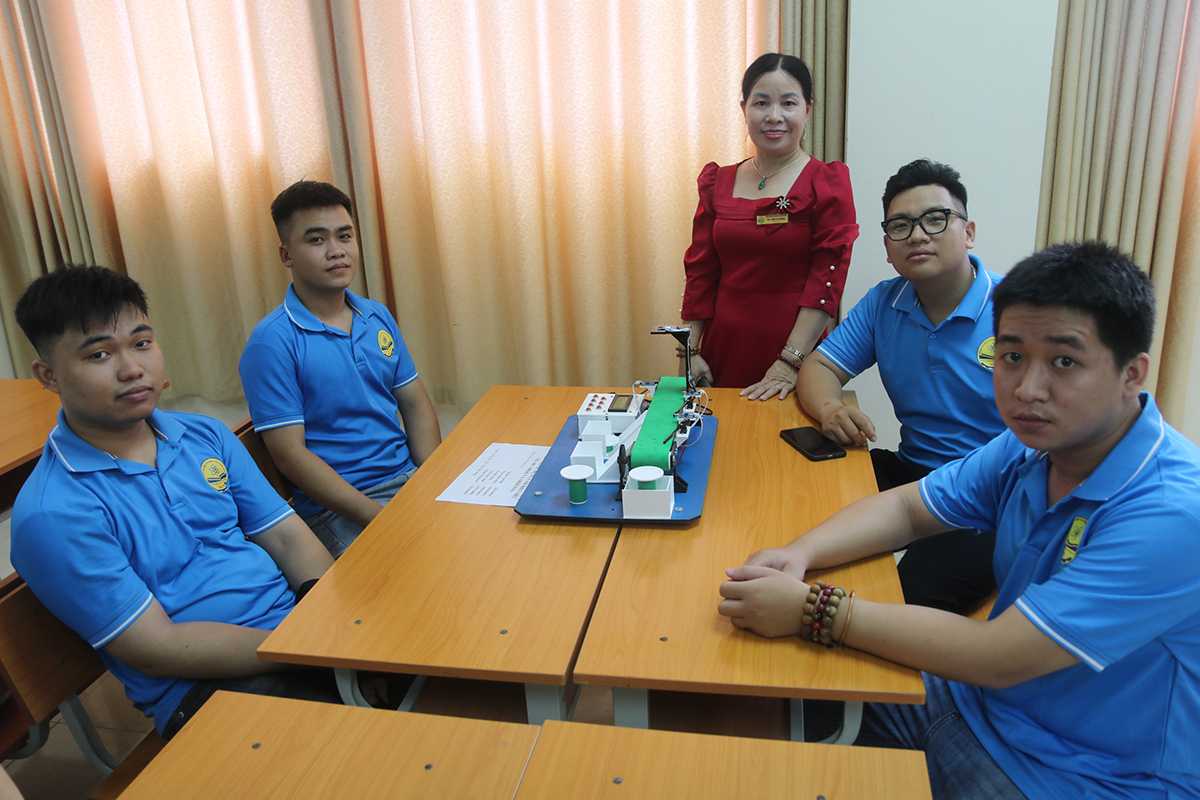 42 mô hình tranh tài tại Vòng sơ khảo Hội thi Sáng tạo kỹ thuật Khoa Điện - Điện tử lần thứ XIV