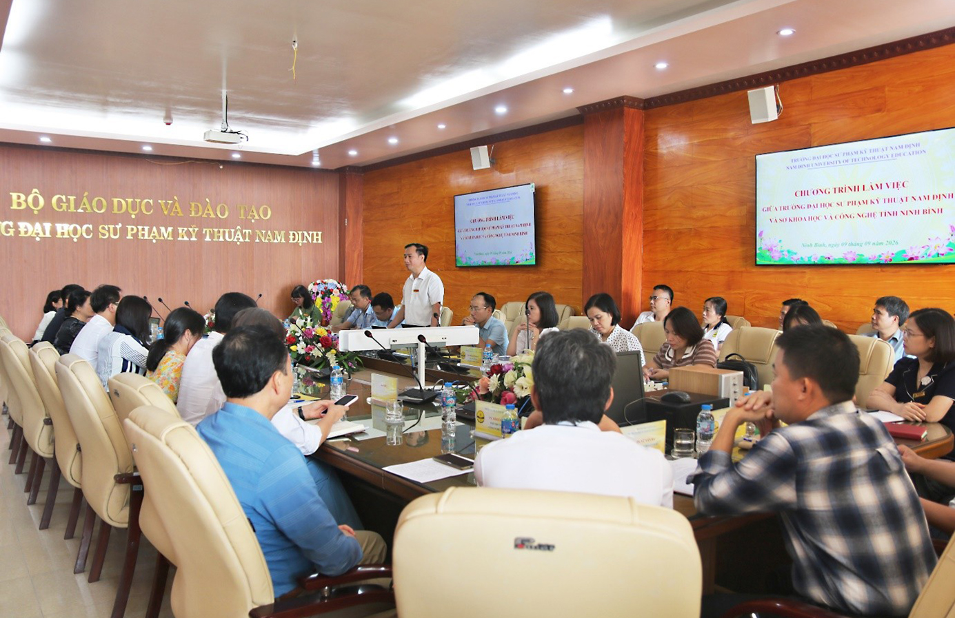 Trao đổi về định hướng phát triển khoa học công nghệ và đổi mới sáng tạo