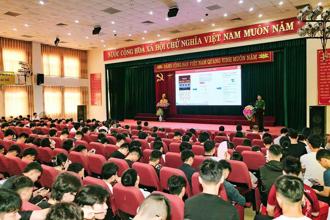 Hướng dẫn kỹ năng ứng dụng công nghệ số, đảm bảo an toàn trên không gian mạng, kiến thức pháp luật và an toàn giao thông cho sinh viên K21